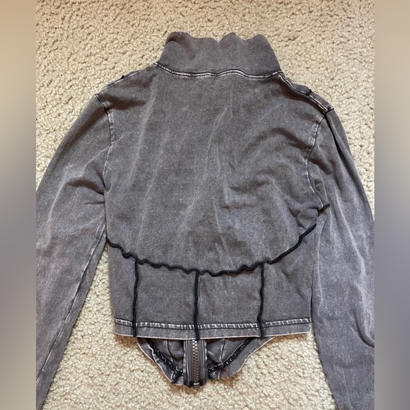 SO flattering hot y2k top 💋 - Picture 3 of 3